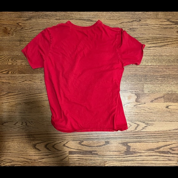 Large red Nike short sleeve shirt - Picture 3 of 3